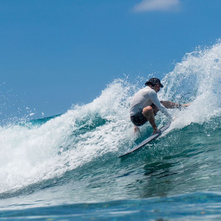 Jorge Figueira off the top of a wave